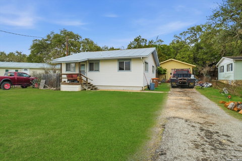 554 Orbit Dr, Canyon Lake, TX, 78133