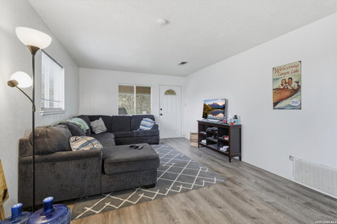 554 Orbit Dr, Canyon Lake, TX, 78133