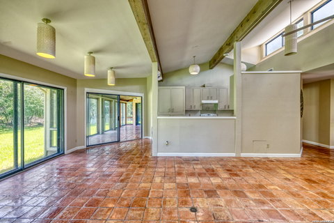 27 E Tanglewood Dr, Uvalde, TX, 78801