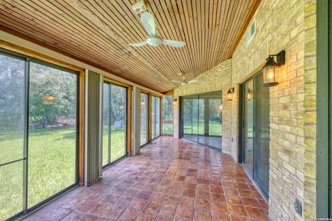27 E Tanglewood Dr, Uvalde, TX, 78801