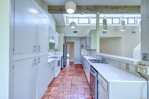 27 E Tanglewood Dr, Uvalde, TX, 78801