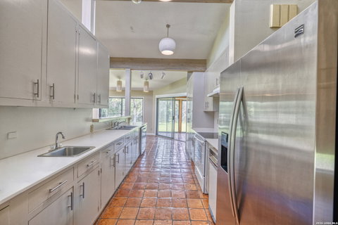 27 E Tanglewood Dr, Uvalde, TX, 78801