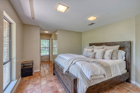27 E Tanglewood Dr, Uvalde, TX, 78801