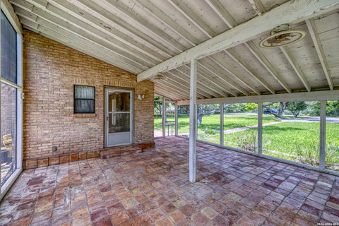 27 E Tanglewood Dr, Uvalde, TX, 78801