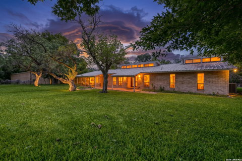 27 E Tanglewood Dr, Uvalde, TX, 78801