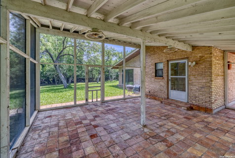 27 E Tanglewood Dr, Uvalde, TX, 78801