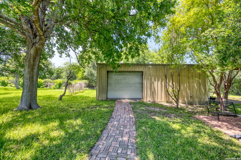 27 E Tanglewood Dr, Uvalde, TX, 78801