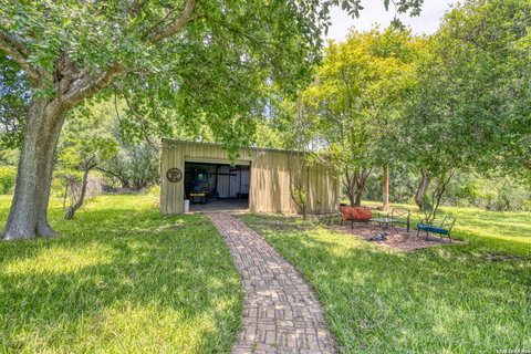 27 E Tanglewood Dr, Uvalde, TX, 78801