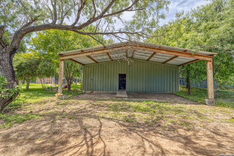 27 E Tanglewood Dr, Uvalde, TX, 78801
