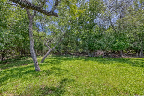 27 E Tanglewood Dr, Uvalde, TX, 78801