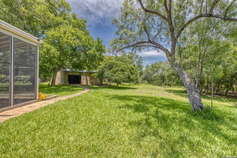 27 E Tanglewood Dr, Uvalde, TX, 78801