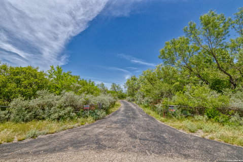 27 E Tanglewood Dr, Uvalde, TX, 78801