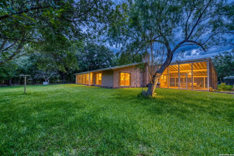 27 E Tanglewood Dr, Uvalde, TX, 78801