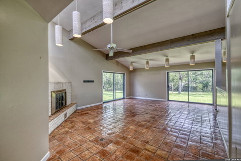 27 E Tanglewood Dr, Uvalde, TX, 78801